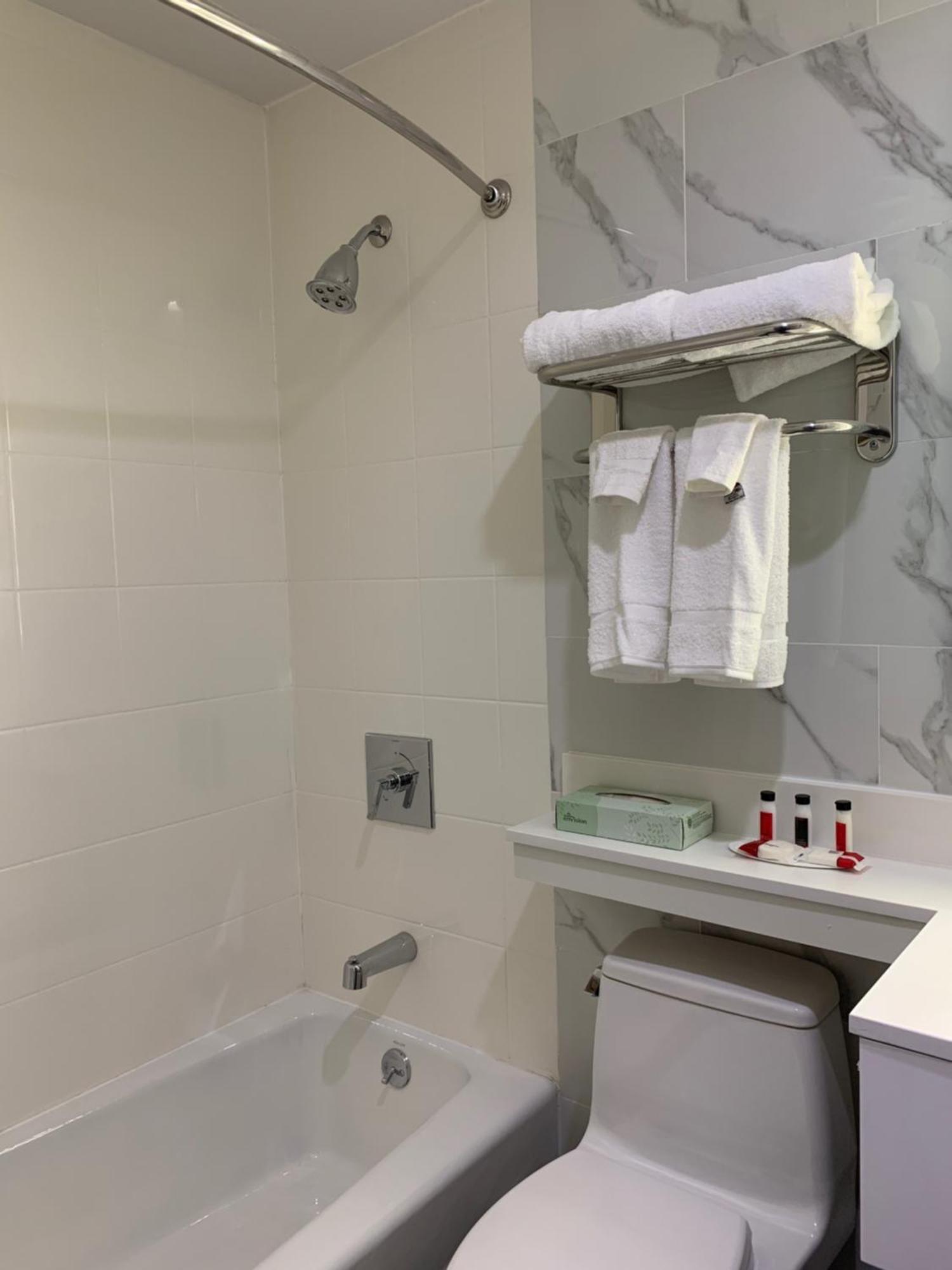 Voyage Hotel Нью-Йорк Экстерьер фото